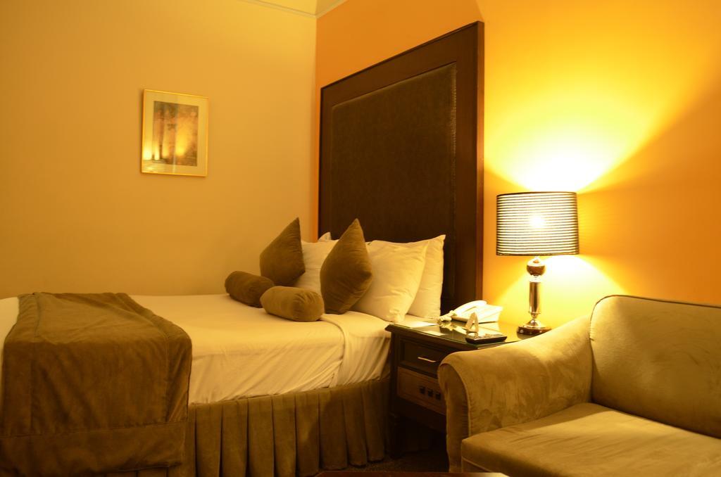 Smart Hotel Lahore Zimmer foto