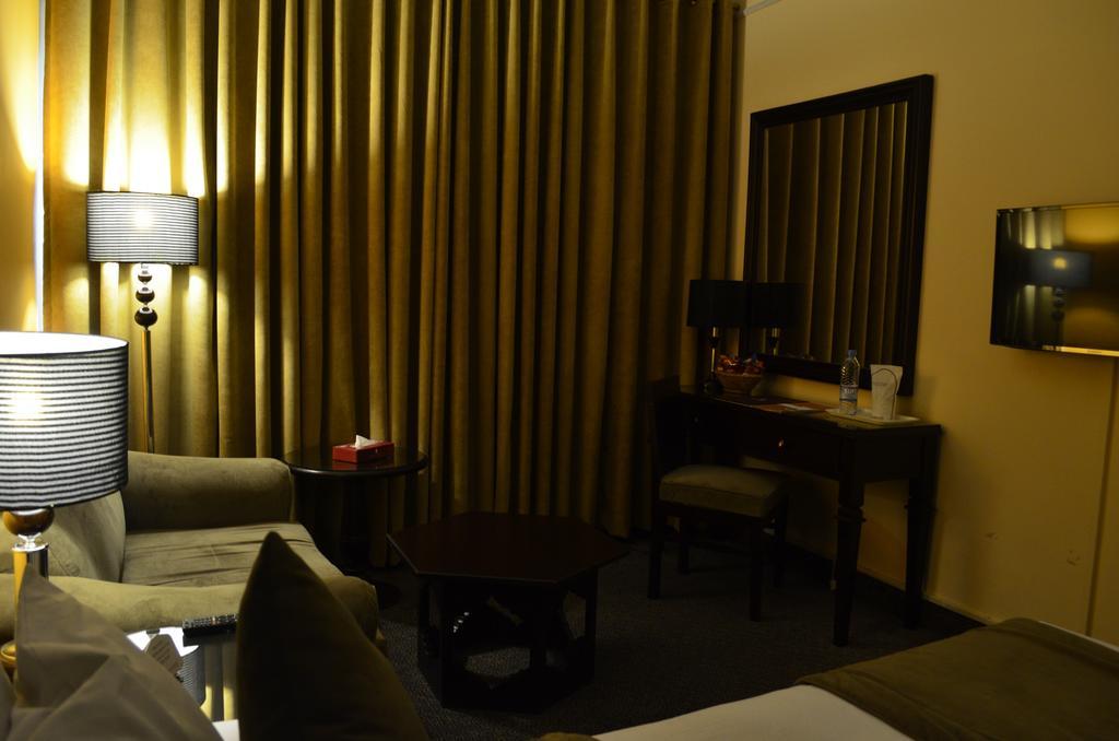 Smart Hotel Lahore Zimmer foto