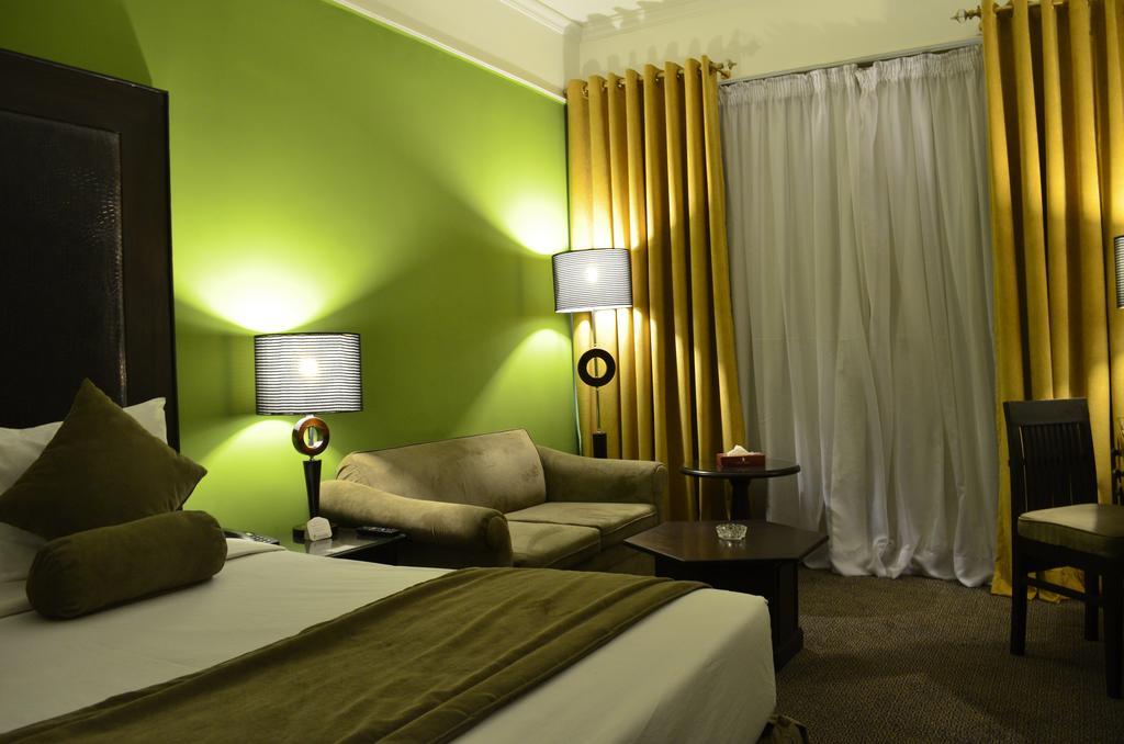Smart Hotel Lahore Zimmer foto