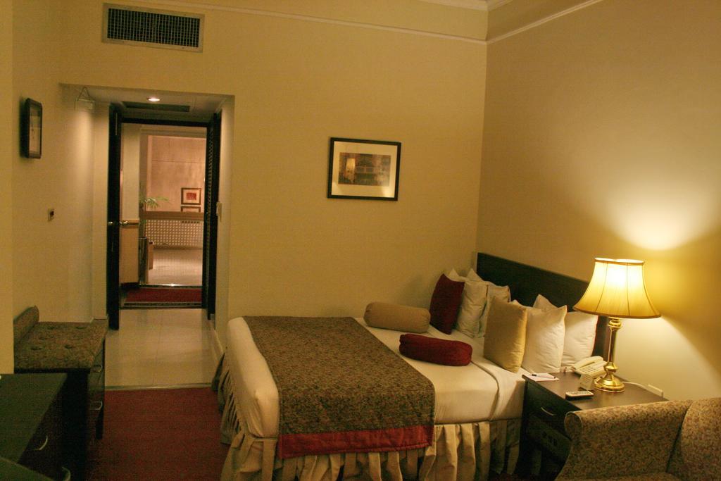 Smart Hotel Lahore Zimmer foto