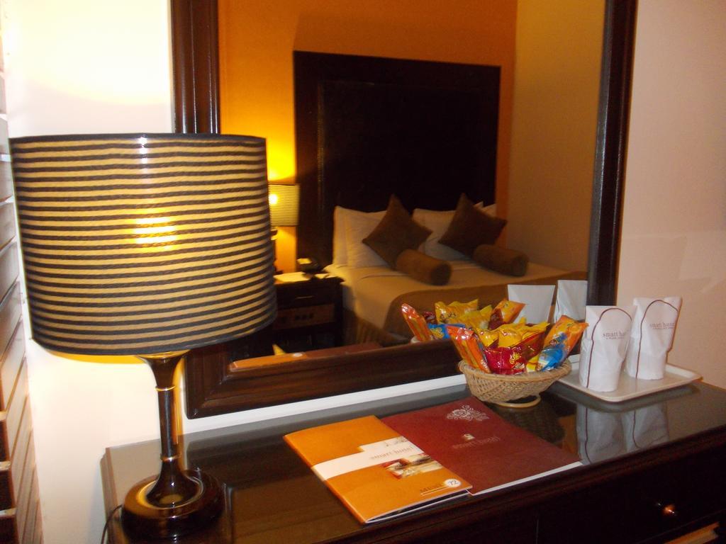 Smart Hotel Lahore Zimmer foto